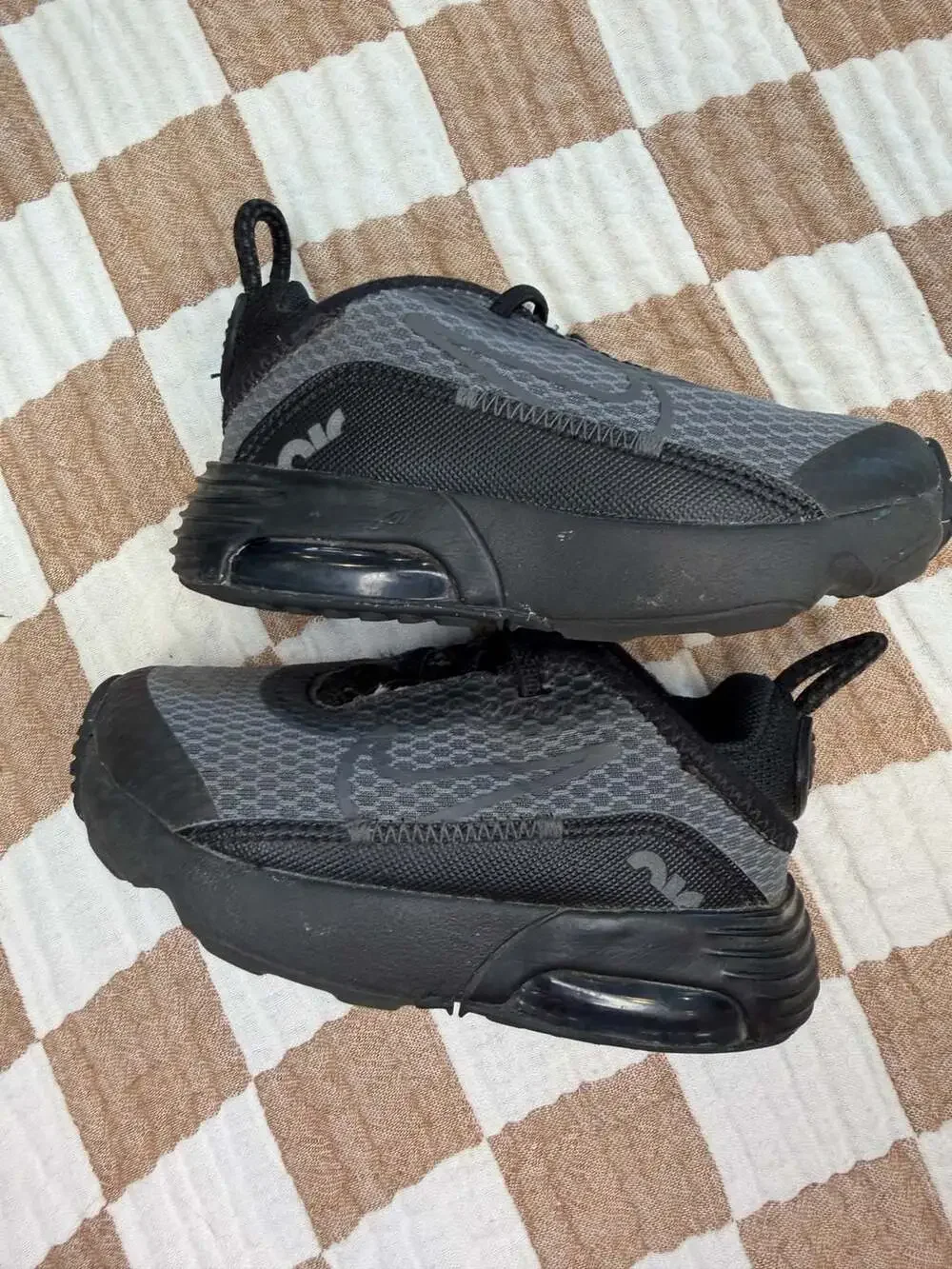 Nike Air Max 2090 Size 6C Black Sneakers